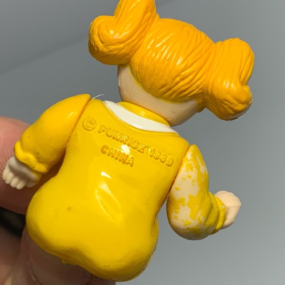 Vintage 1989 Funrise Micro Action Kids 09001 Baby Girl Yellow Figure 1.5” Toy - Picture 5 of 6